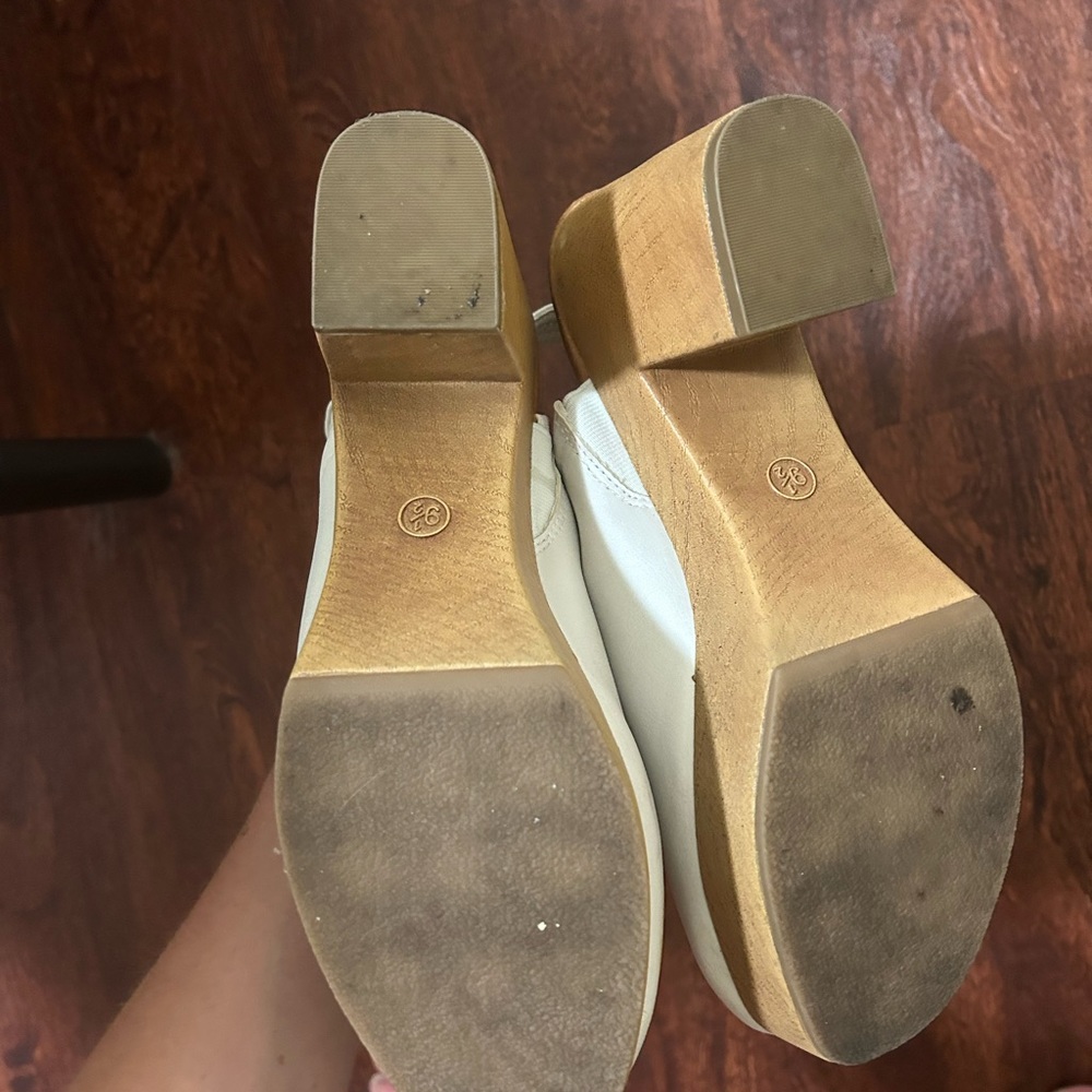 White clogs - Picture 3 of 5